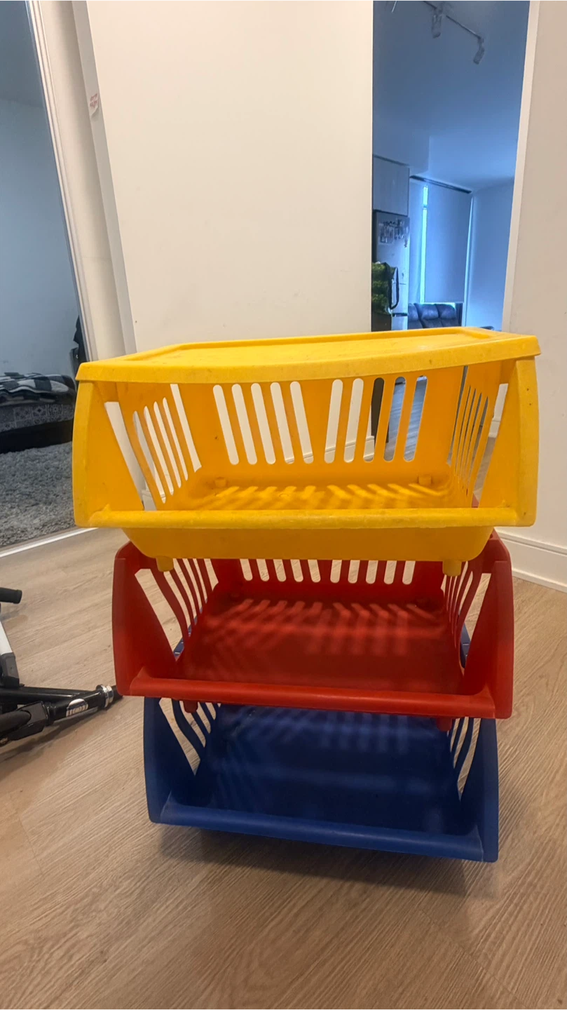 Organizer/Kitchen Sink Strainers and Stackable Bins& chester