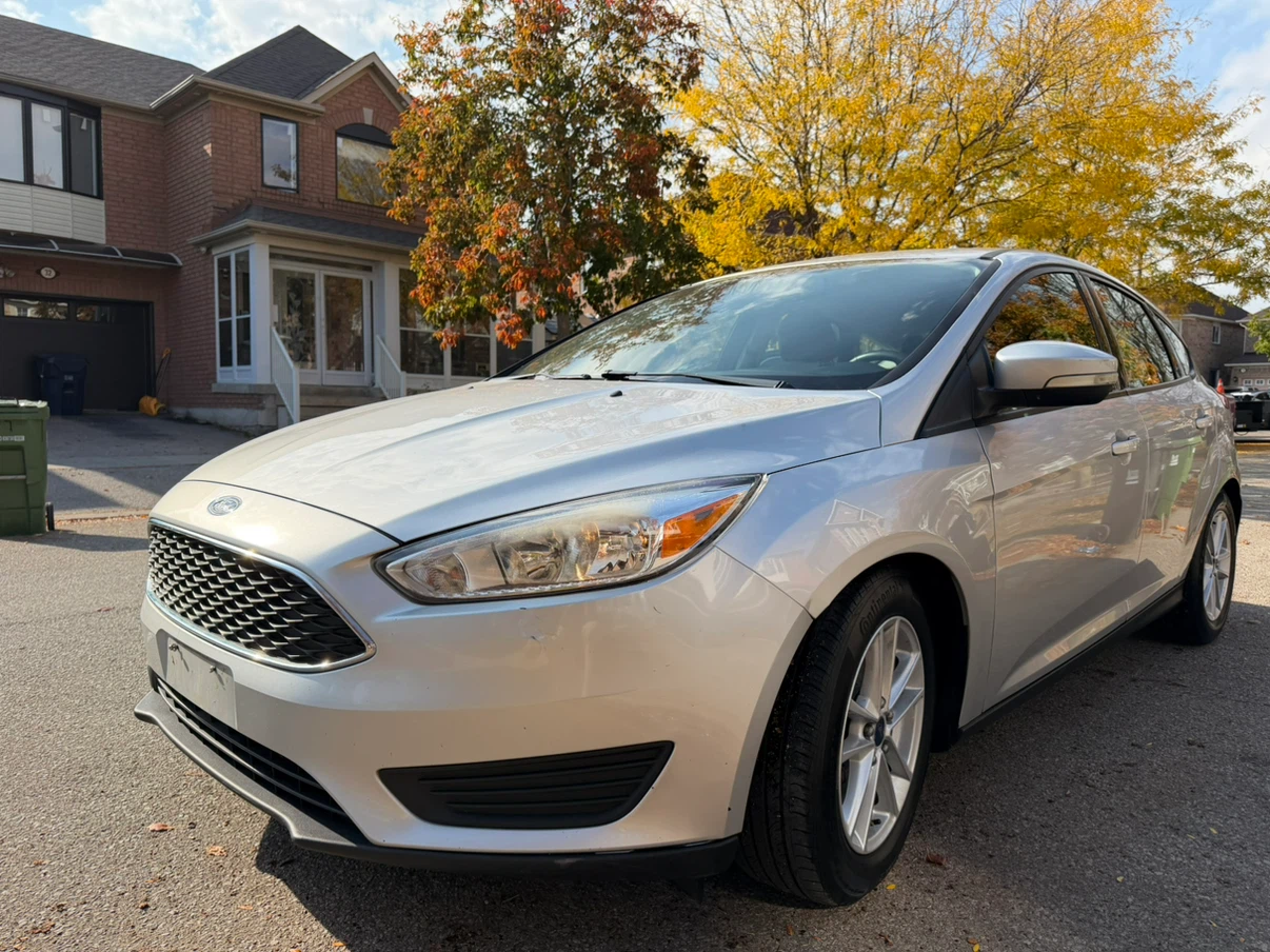 Silver Ford Focus SE Hatchback 2016