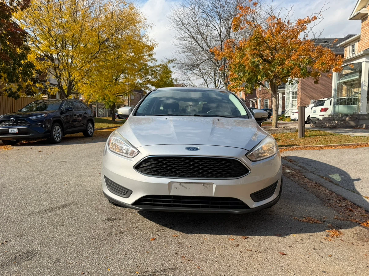 Silver Ford Focus SE Hatchback 2016 - photo 2