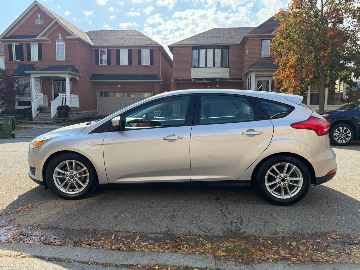 Silver Ford Focus SE Hatchback 2016 - photo 3