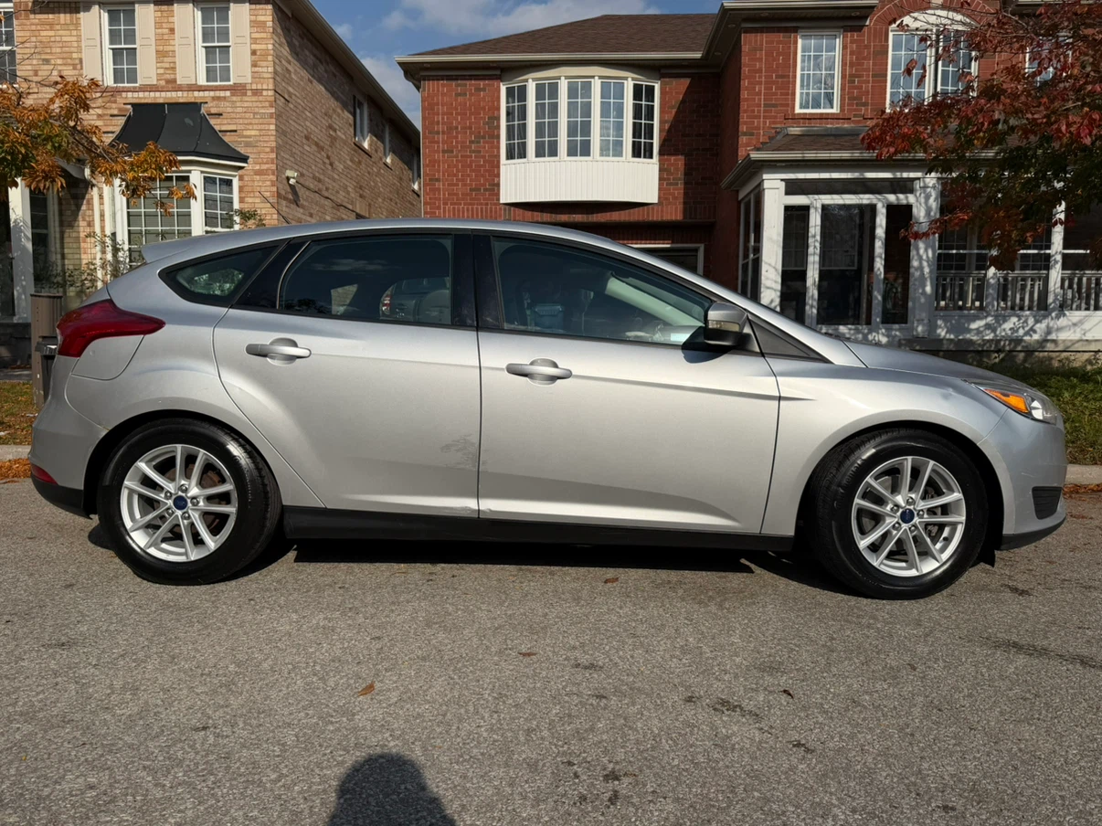 Silver Ford Focus SE Hatchback 2016 - photo 4