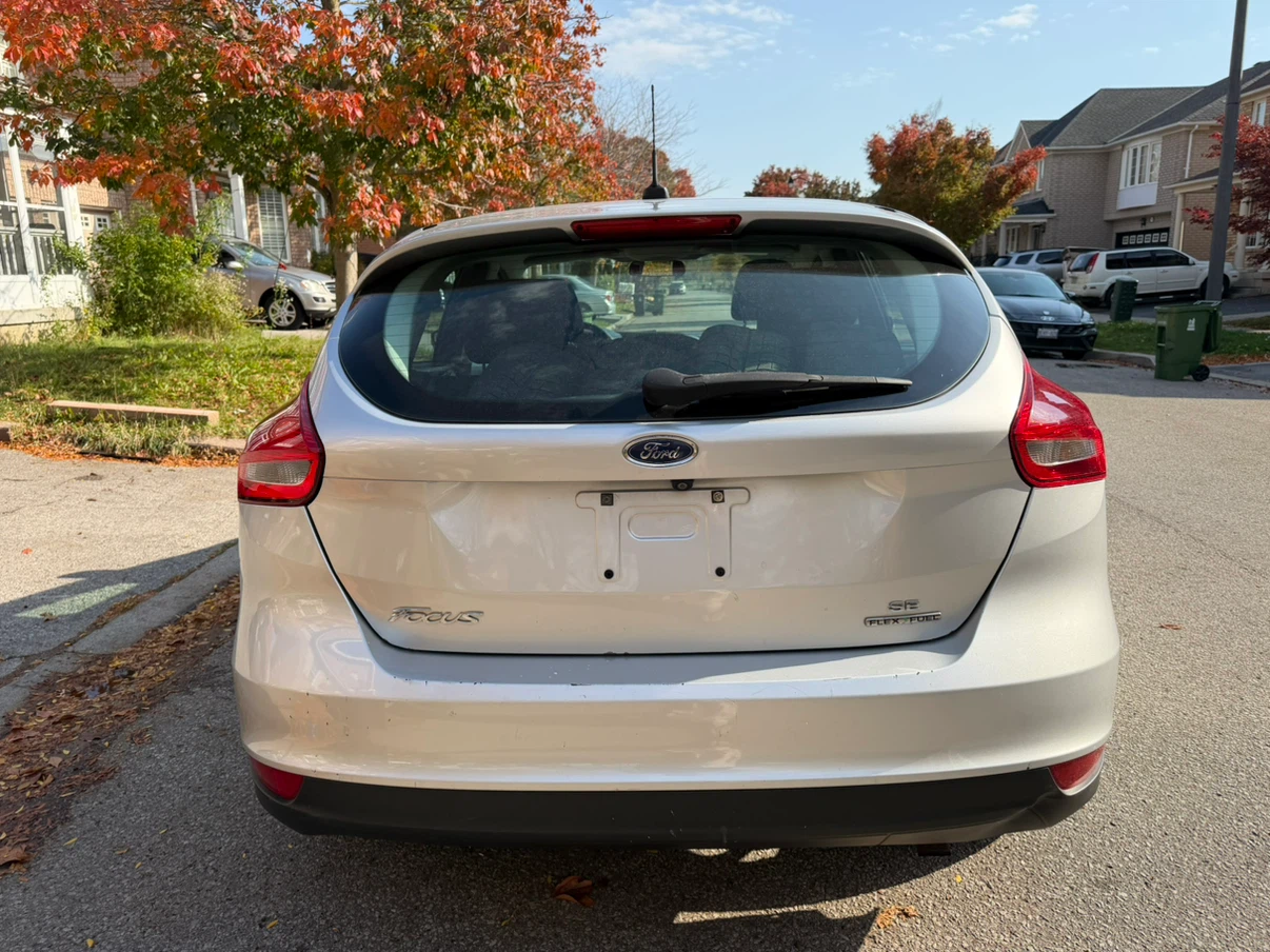 Silver Ford Focus SE Hatchback 2016 - photo 5