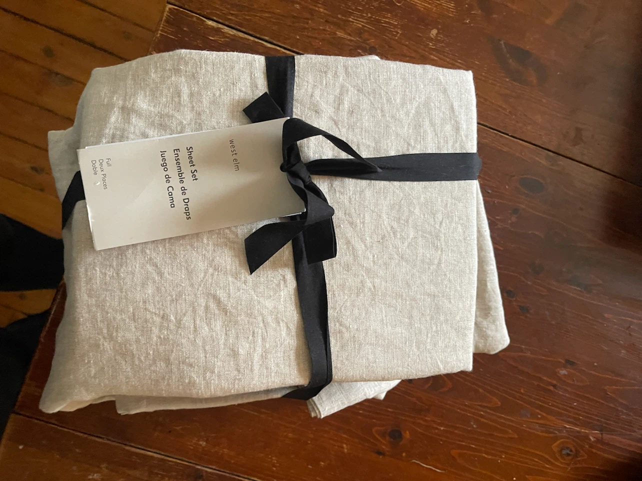 West Elm Full Size Linen Sheet Set