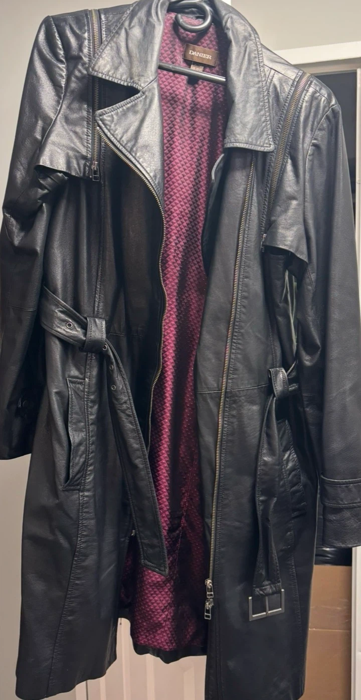 Danier Black Leather Trench Coat - photo 2