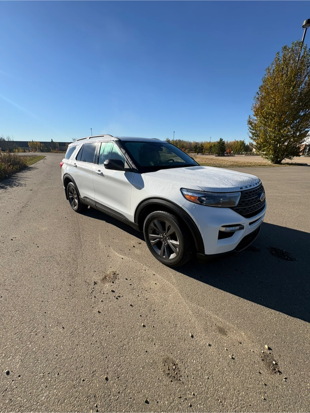 2021 White Ford Explorer XLT