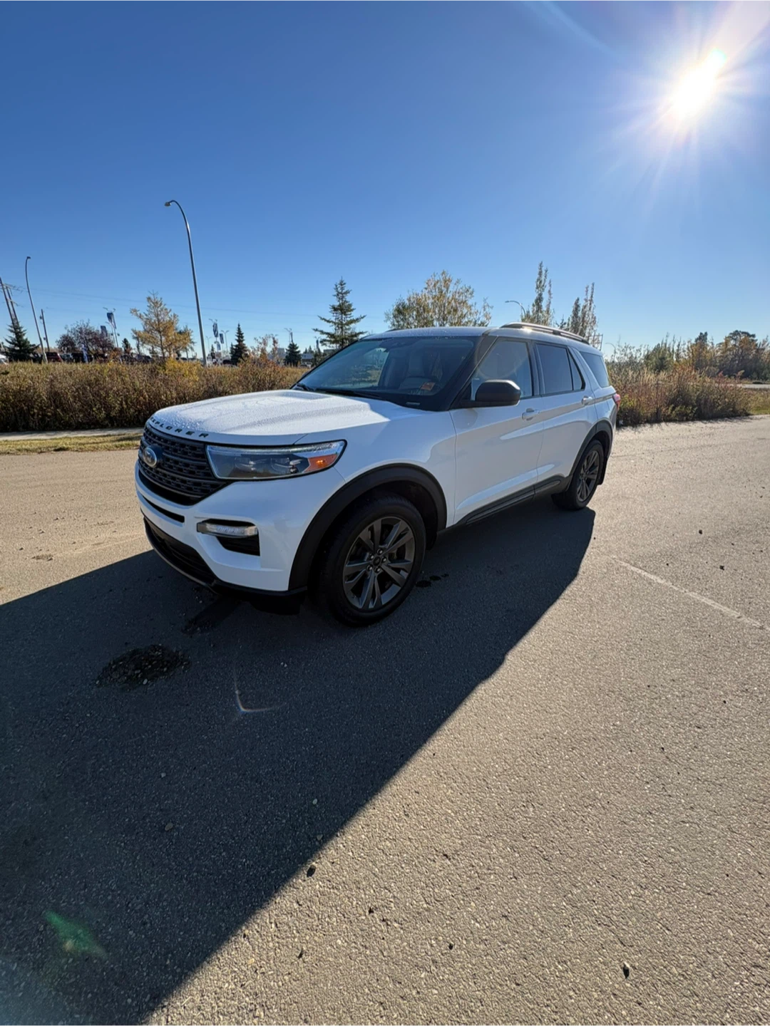 2021 White Ford Explorer XLT - photo 2