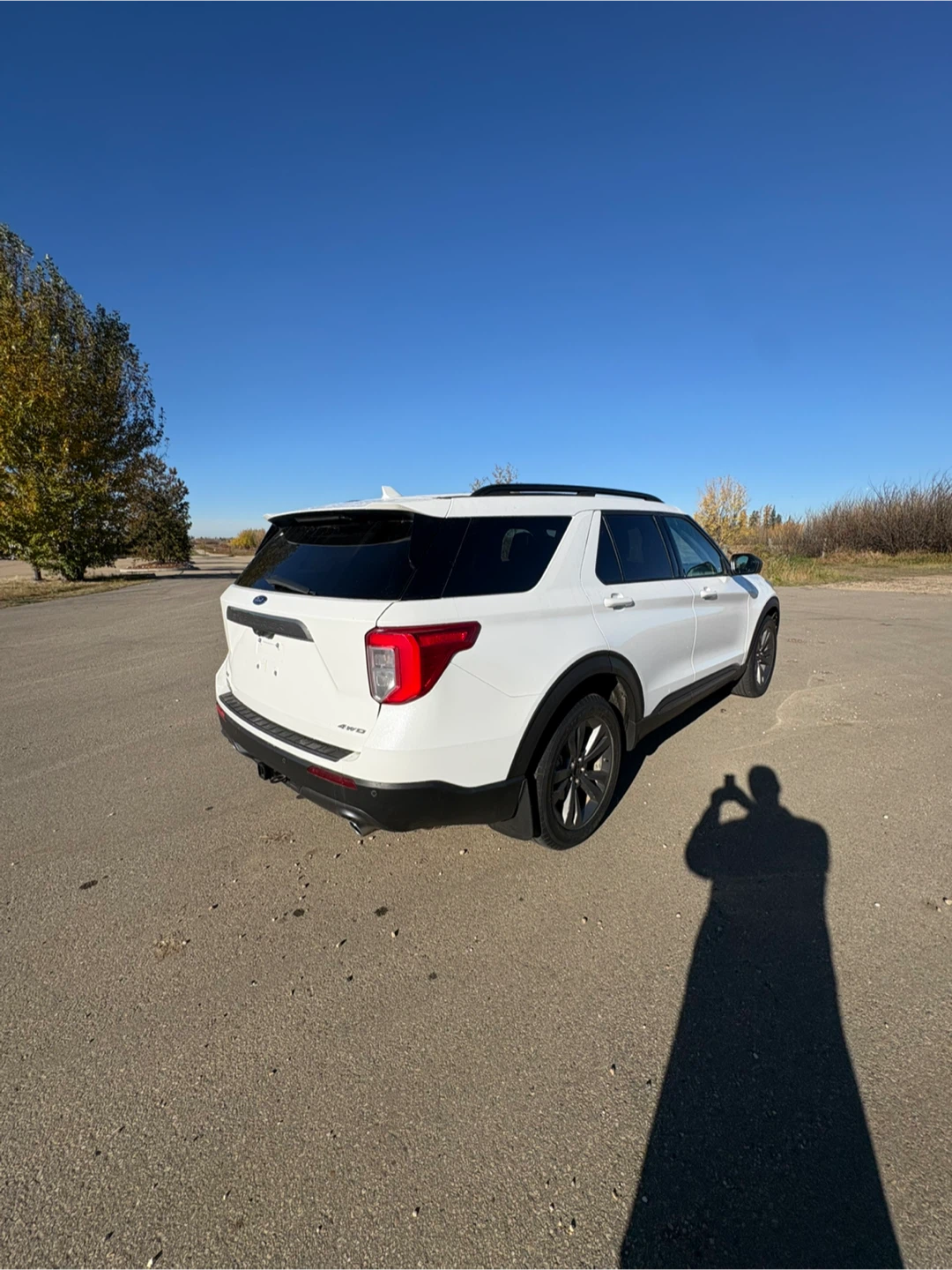 2021 White Ford Explorer XLT - photo 3