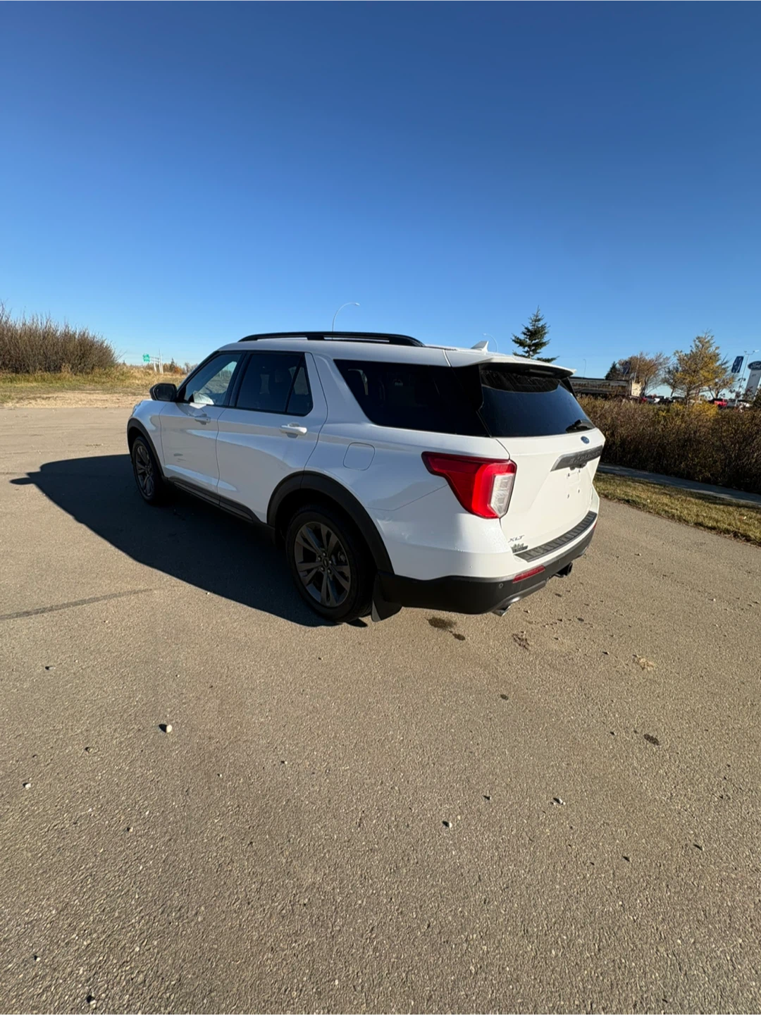 2021 White Ford Explorer XLT - photo 4