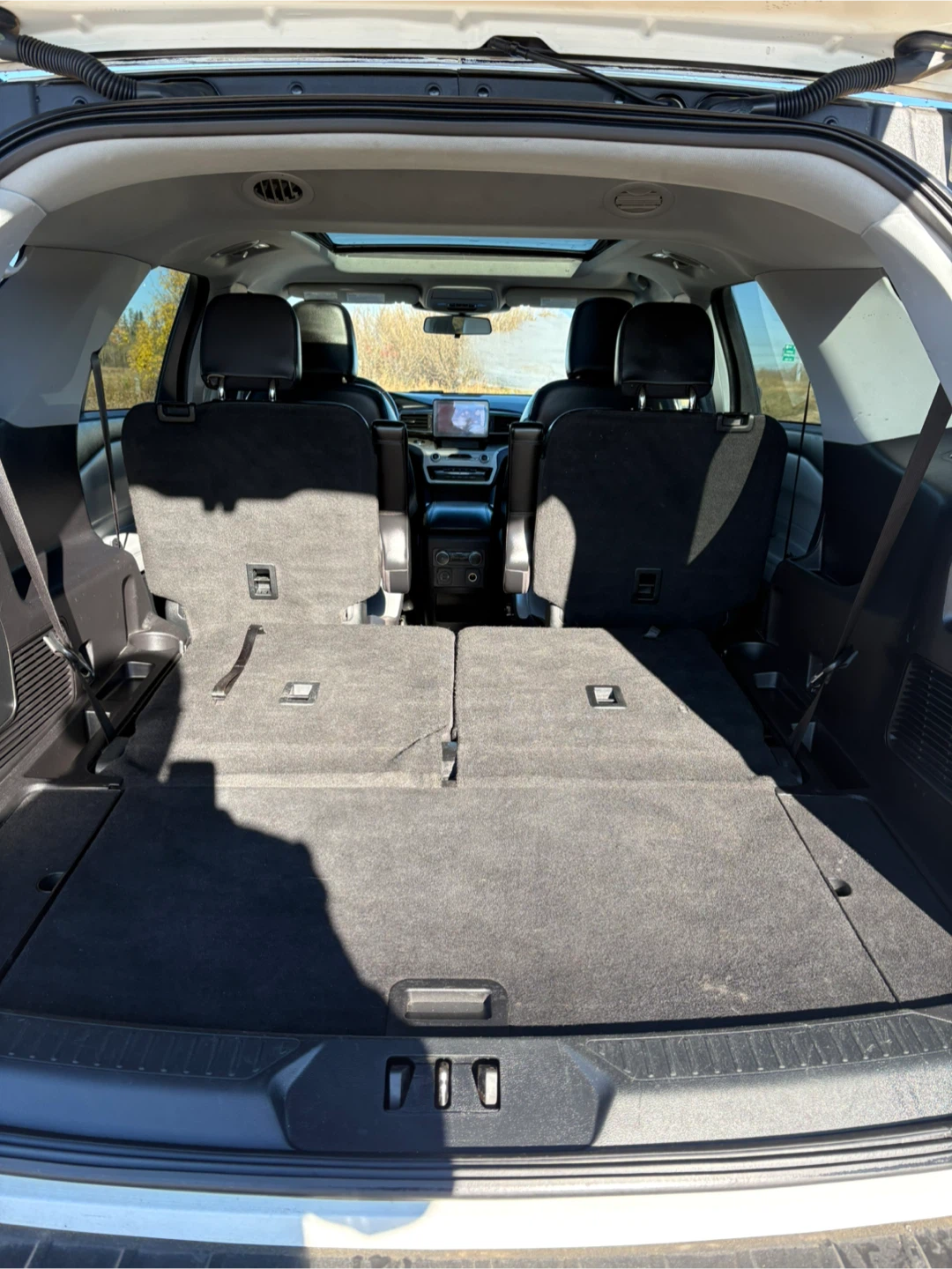 2021 White Ford Explorer XLT - photo 5