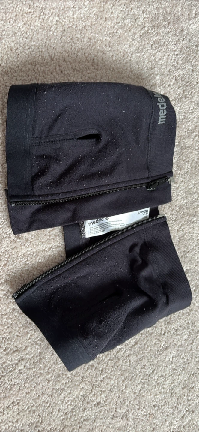 Medela Hands-Free Pumping Bra - Black - Small