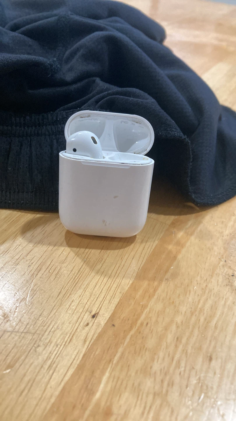 Apple AirPod with Charging Case - photo 2