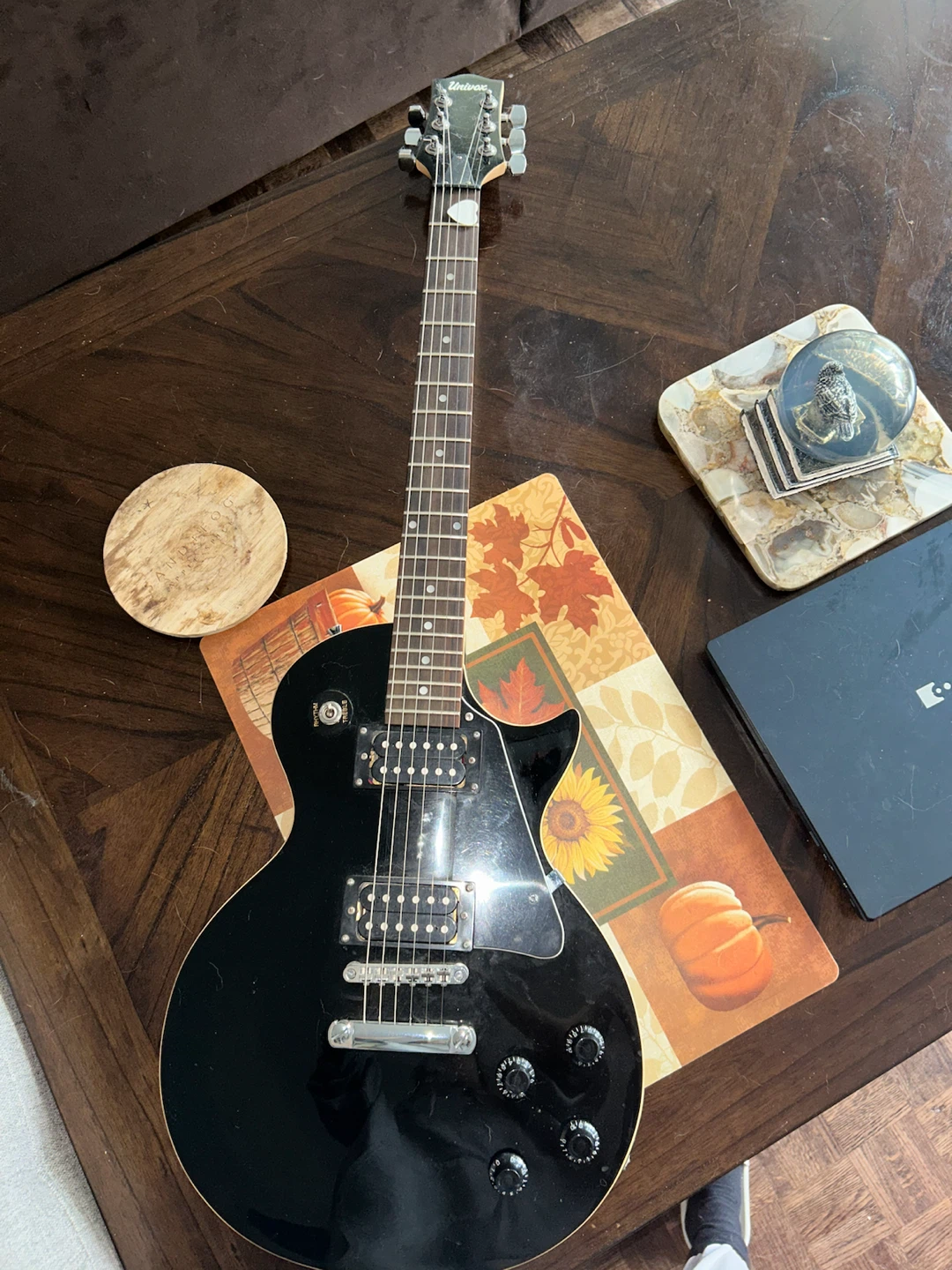 Black Univox Electric Guitar – Vintage Style