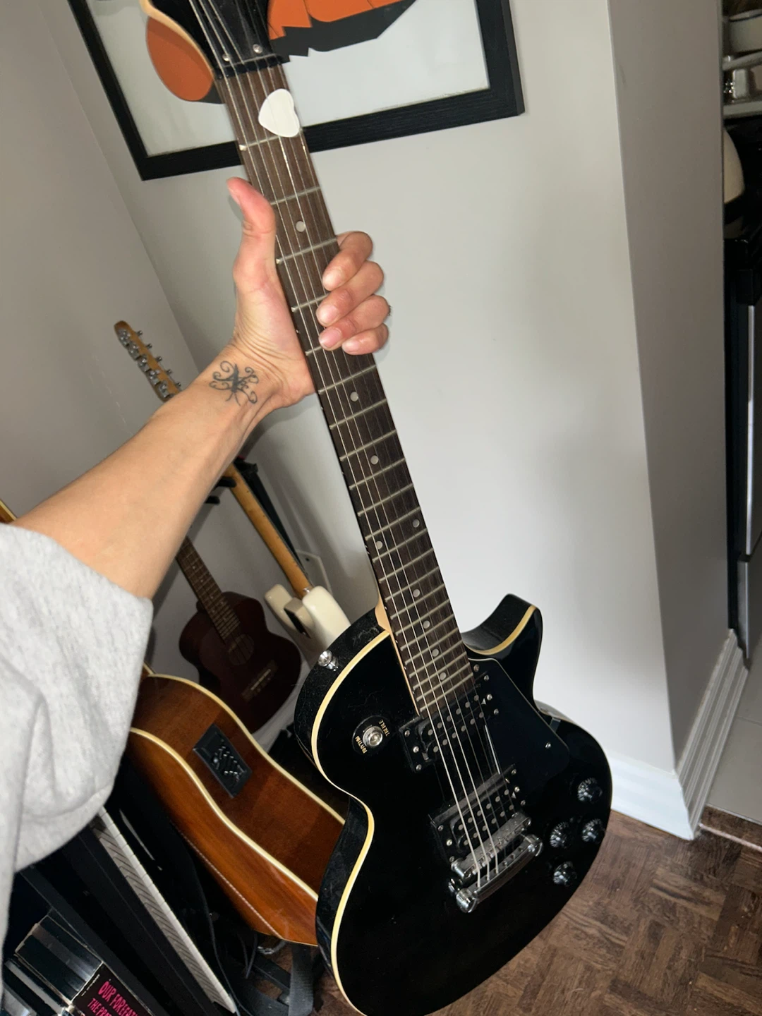Black Univox Electric Guitar – Vintage Style - photo 4