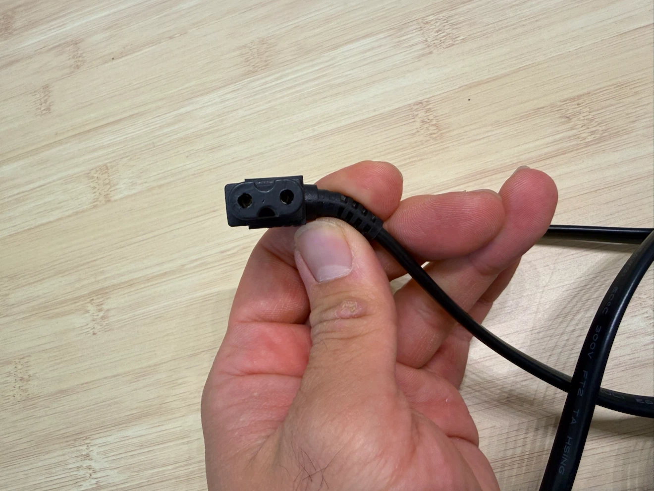 Volex 2-Prong Right-Angle Power Cable - photo 2