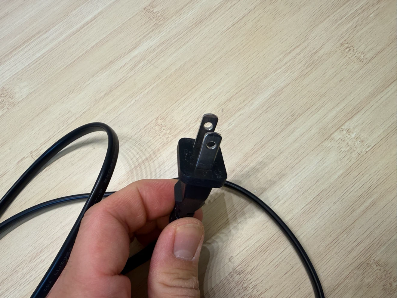 Volex 2-Prong Right-Angle Power Cable - photo 4