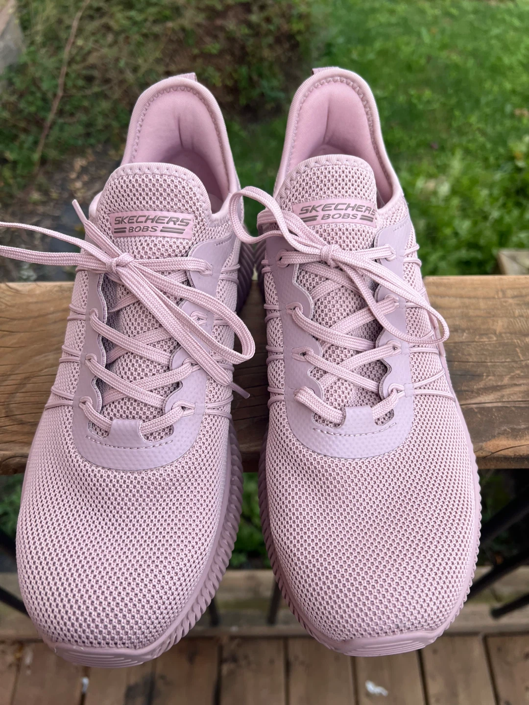 Like new womans Skechers sneakers size 10 - photo 2