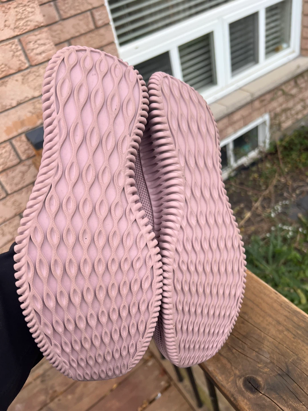 Like new womans Skechers sneakers size 10 - photo 3