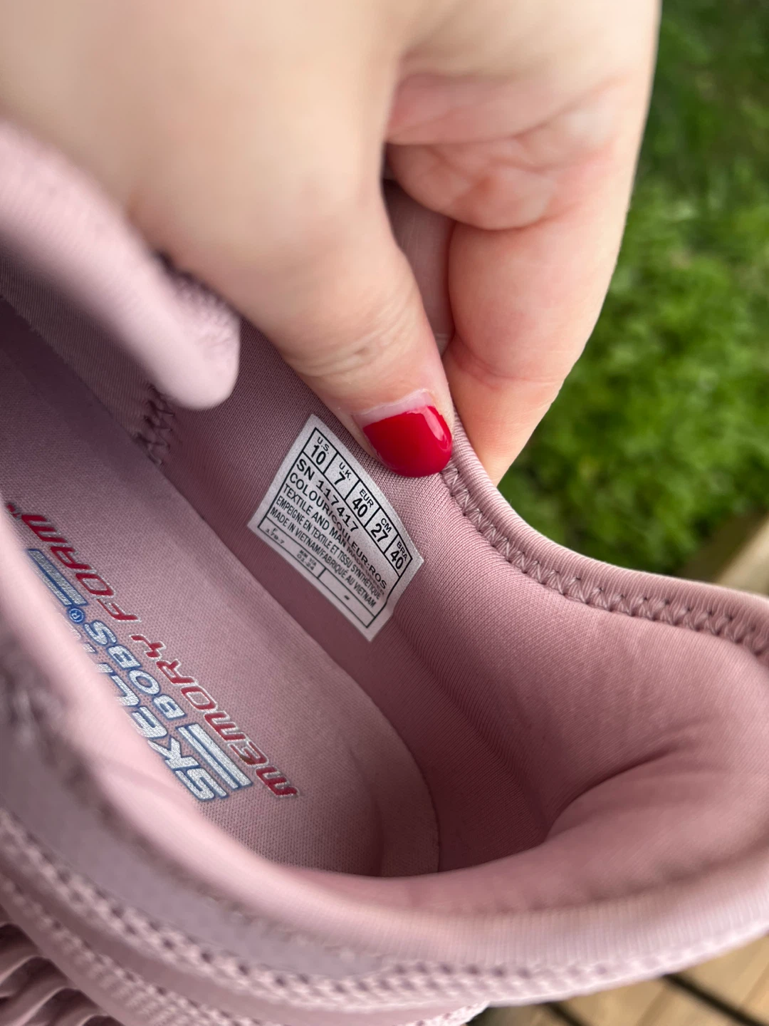 Like new womans Skechers sneakers size 10 - photo 4