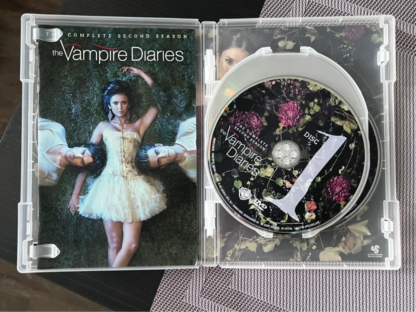 The Vampire Diaries: The Complete Second Season DVD - photo 5