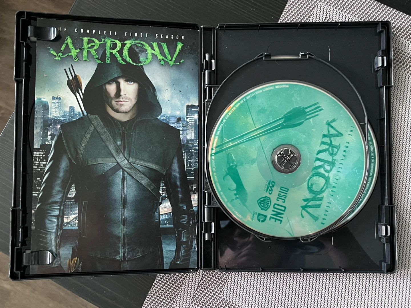 Arrow: The Complete First Season DVD - photo 3