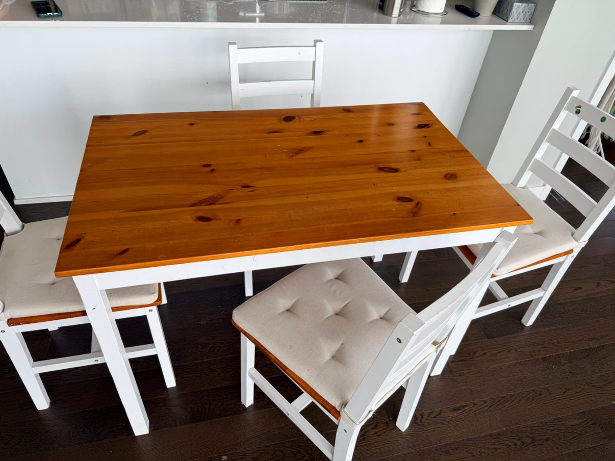 4 seater dinning table