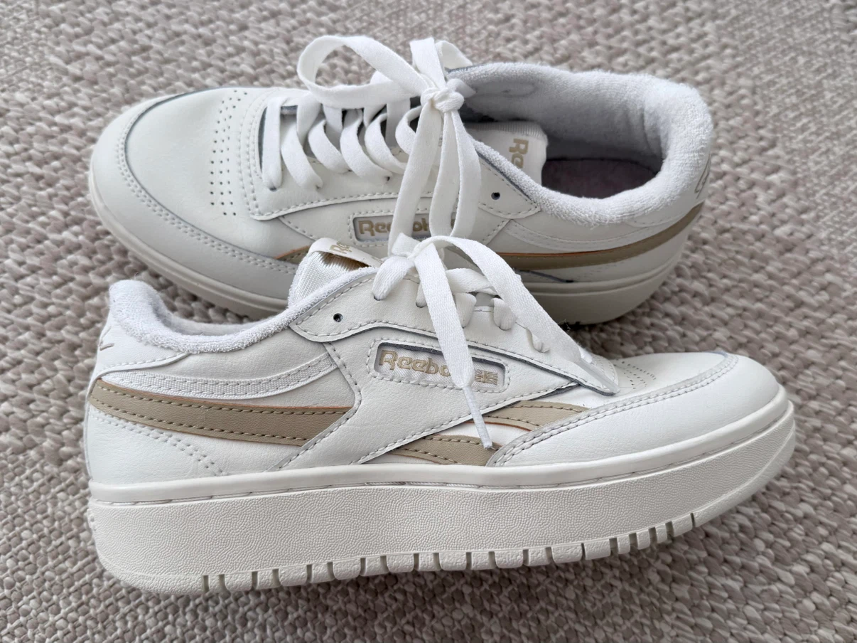 Reebok Sneakers (6 1/2)