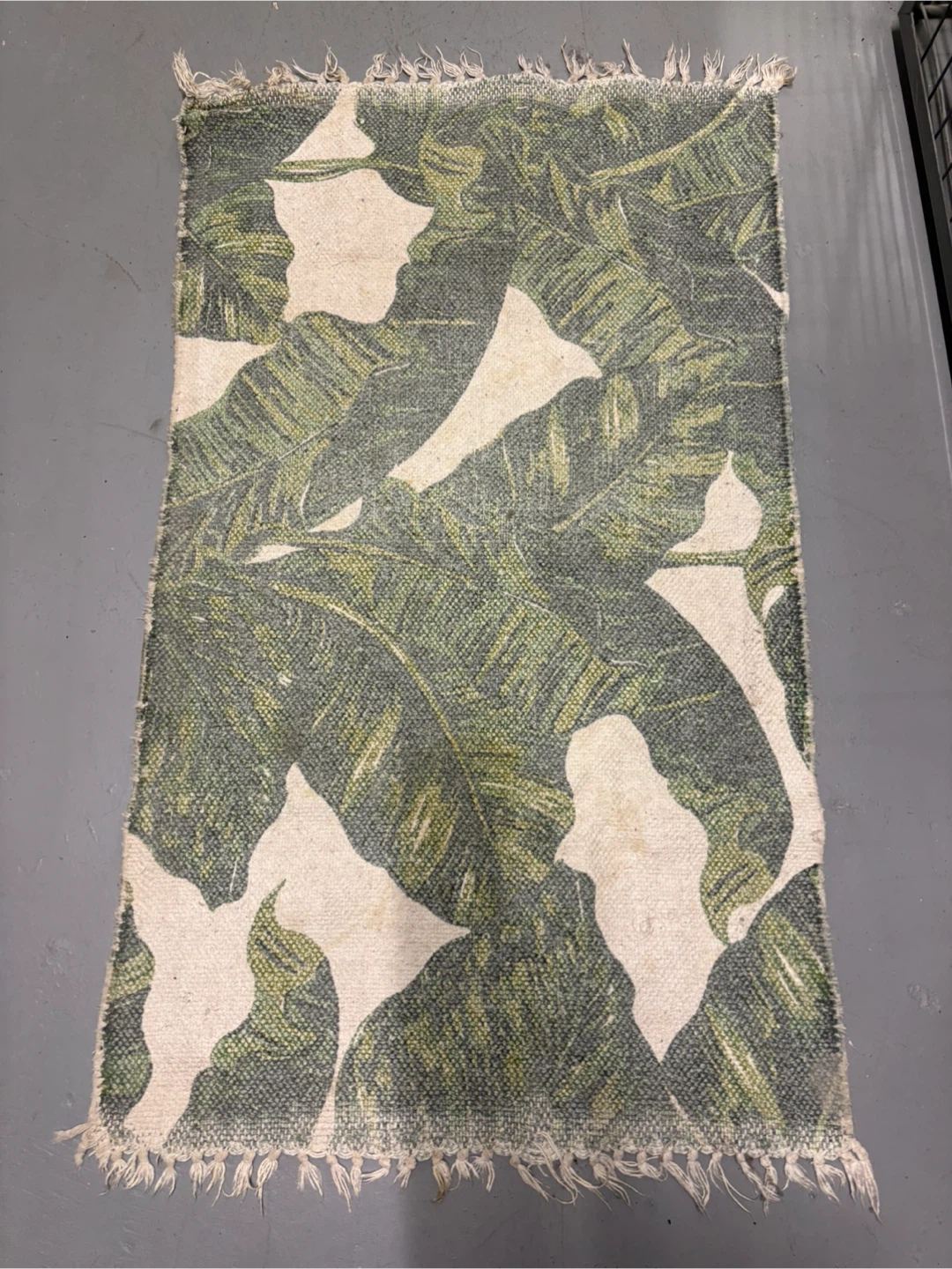 Green and White Leaf Print Runner Rug