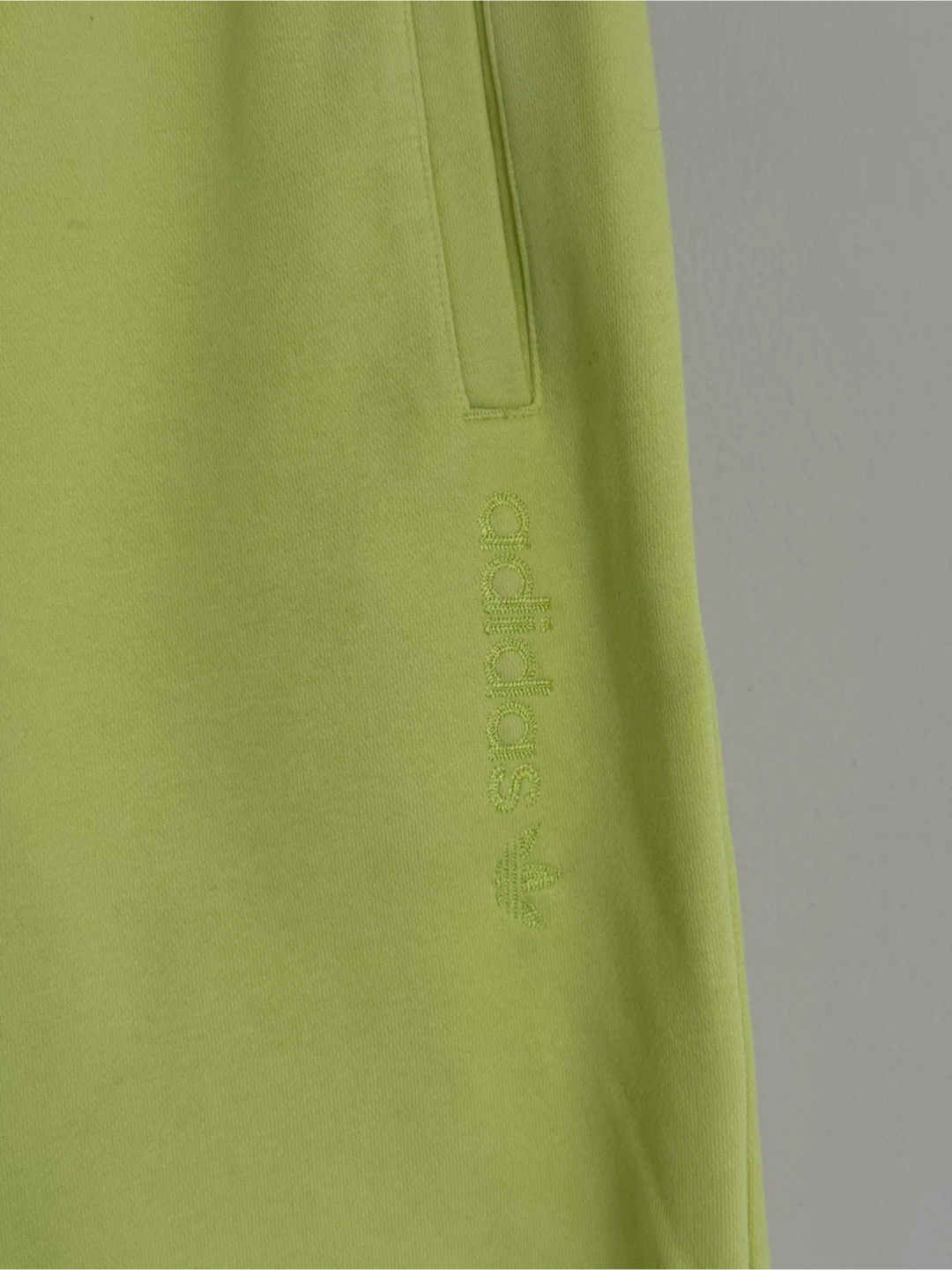 Adidas neon green sweatpants - photo 2