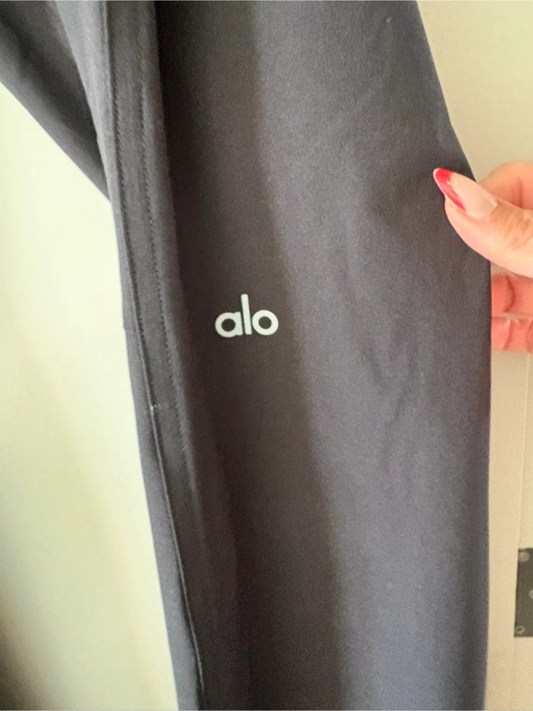 Alo Yoga Low Rise Megastar Cargo Pants - Black, Size S