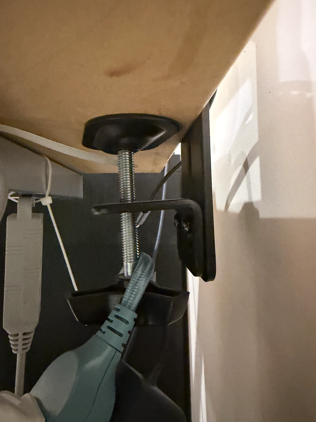 PrimeCables Ergo Monitor and Laptop Desk Mount - photo 3