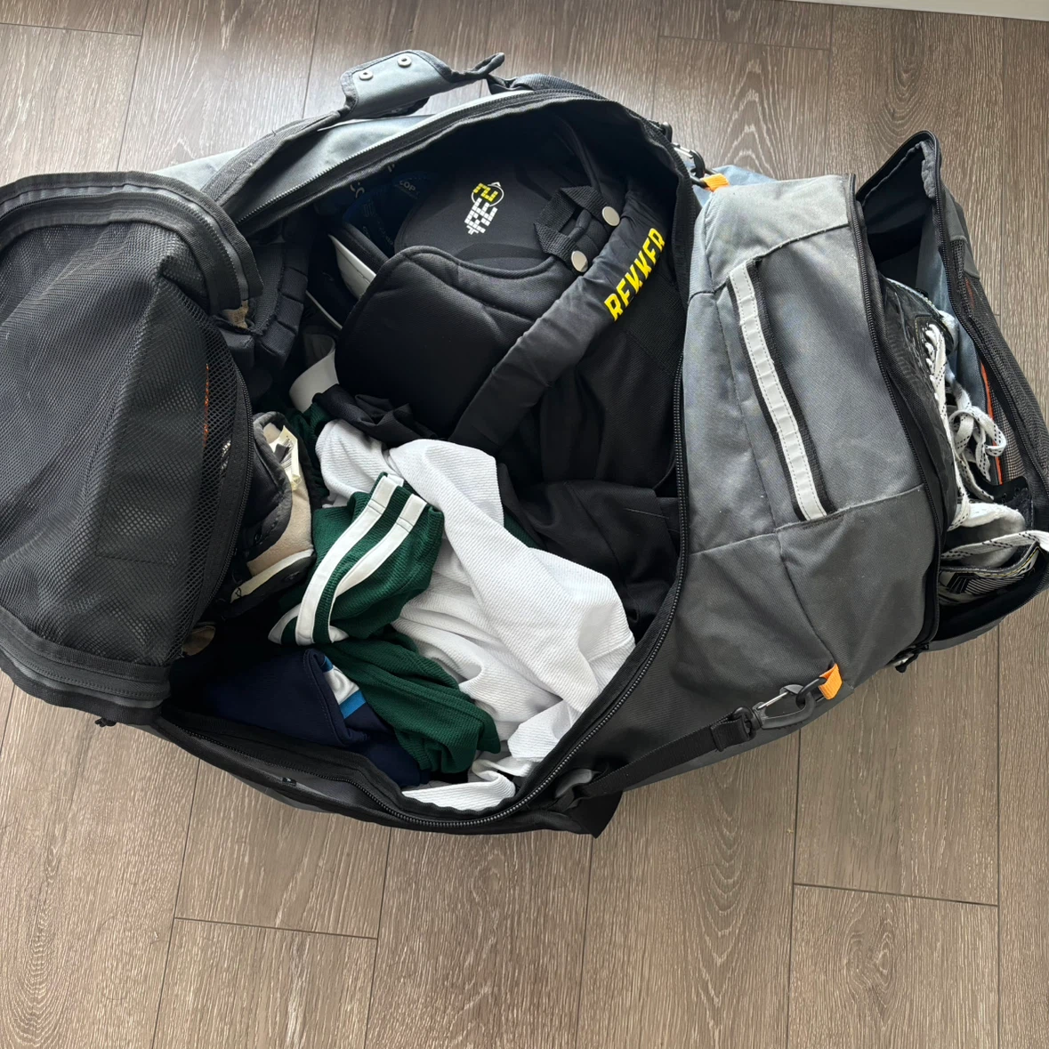 Complete Adult Hockey Gear Set with Hockey Bag