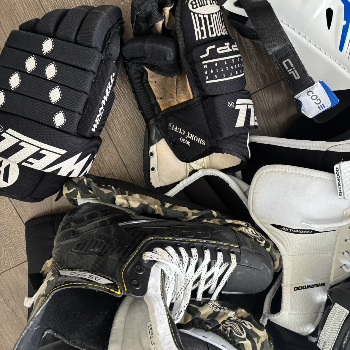 Complete Adult Hockey Gear Set with Hockey Bag - photo 3