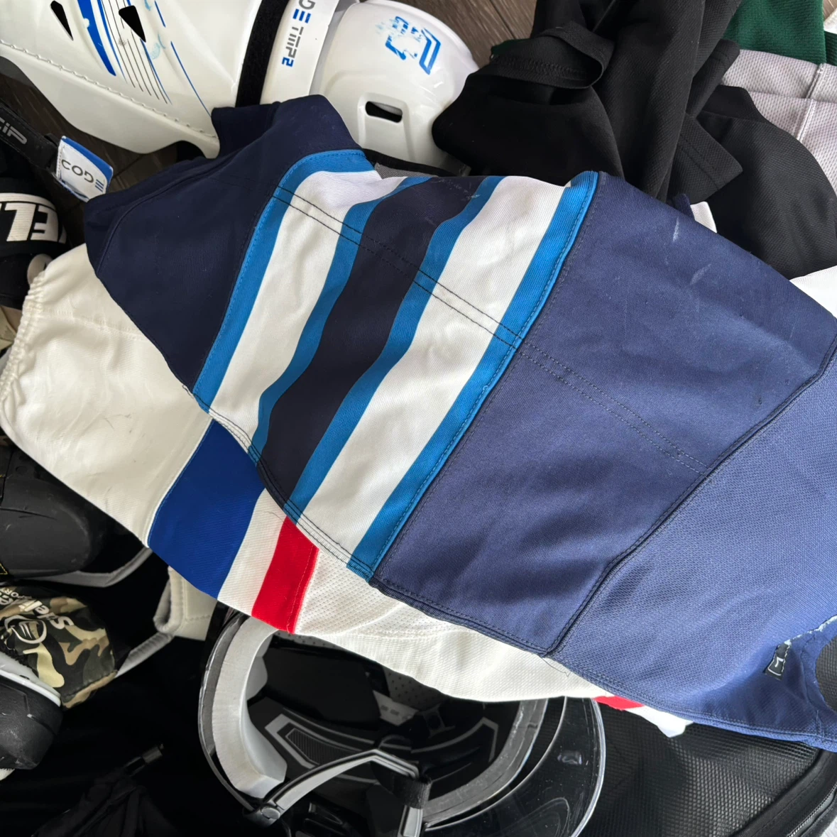 Complete Adult Hockey Gear Set with Hockey Bag - photo 4