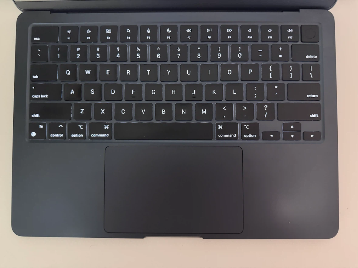 Apple MacBook Air M2 2022 8GB - photo 4