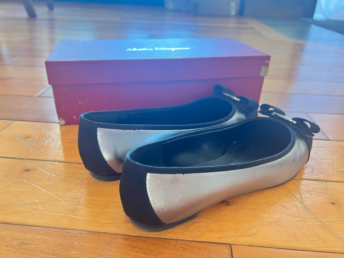 Salvatore Ferragamo Varina Flats - Size 7.5 D - photo 4