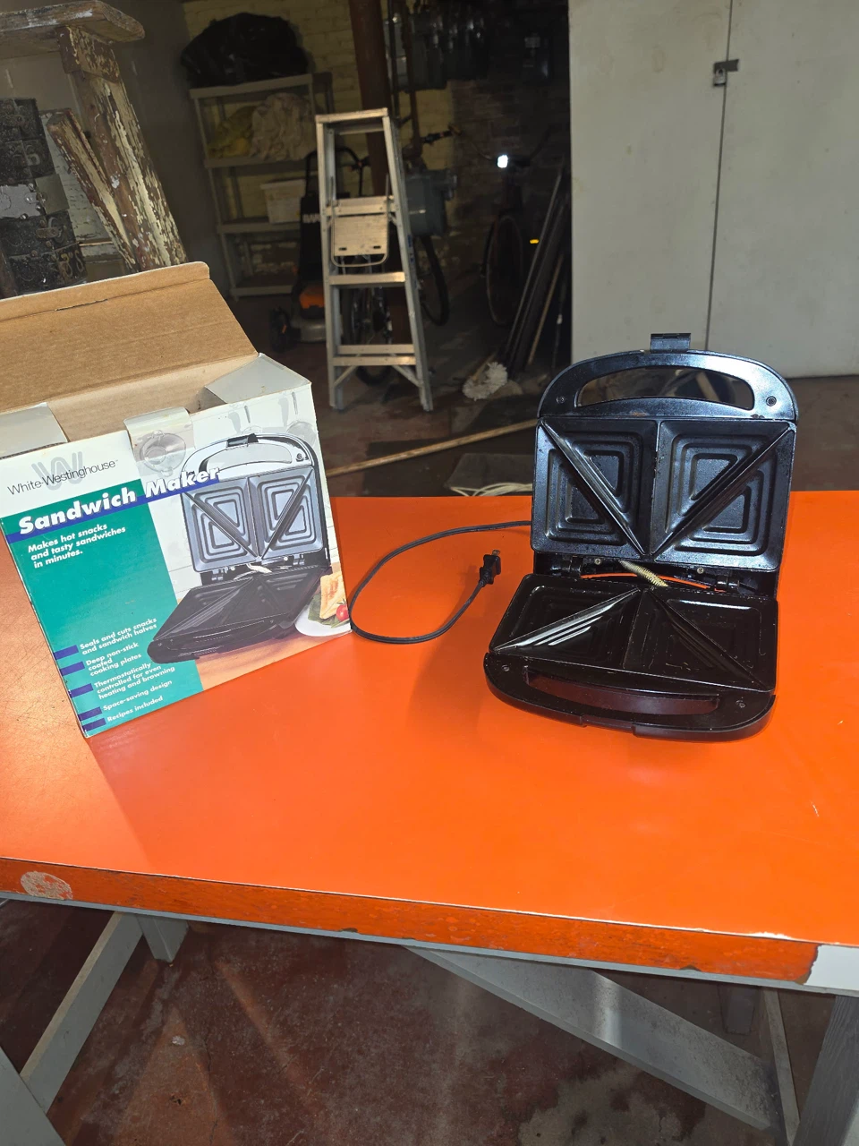 White Westinghouse Sandwich Maker