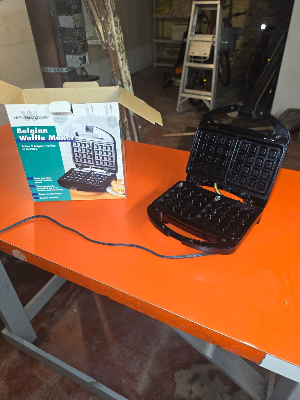 White-Westinghouse Belgian Waffle Maker