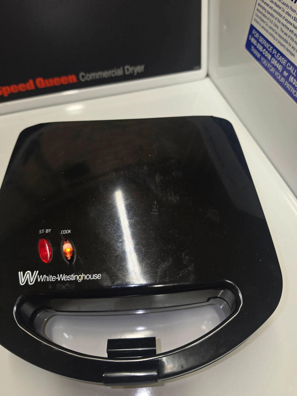 White-Westinghouse Belgian Waffle Maker - photo 3
