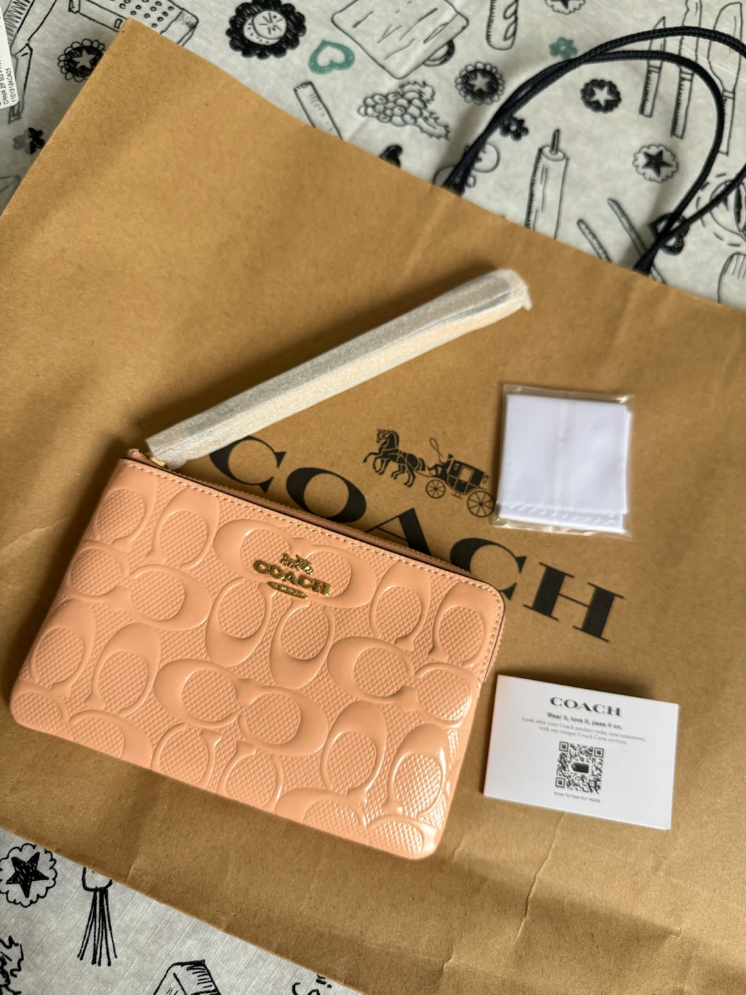 Coach Signature Leather Wristlet  BRAND NEW - photo 4