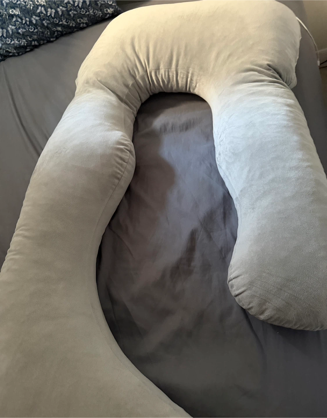 Pregnancy Full Body Pillow – Great Condition 🤰🏽🤍