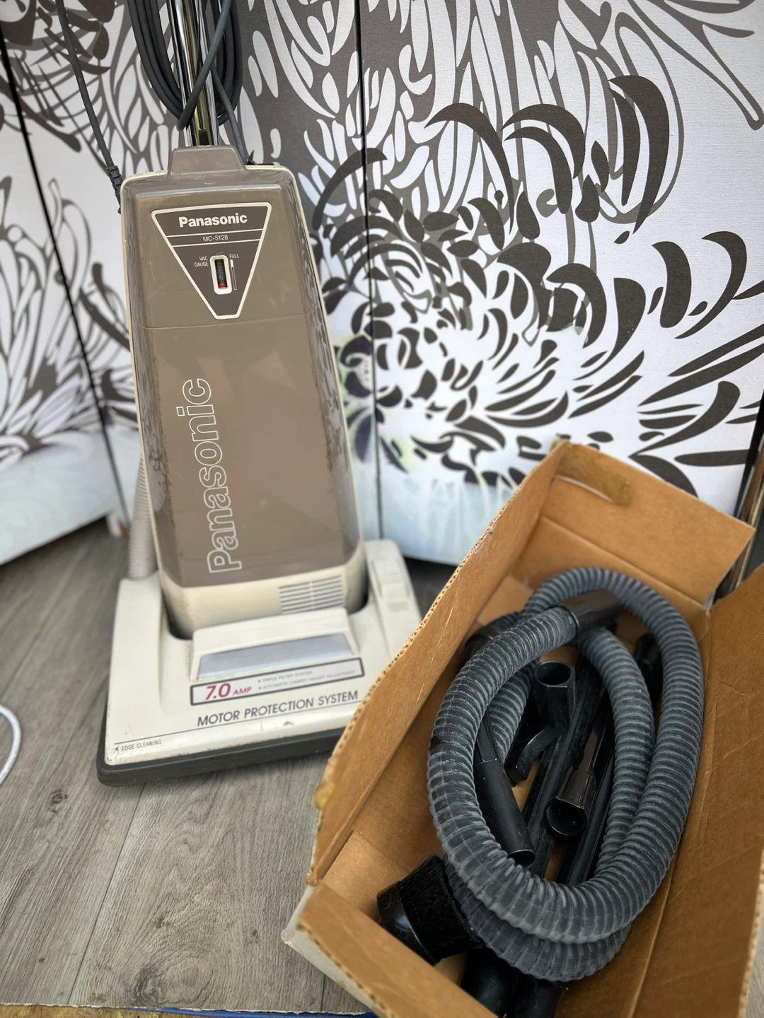 Panasonic Upright Vacuum MC-5128 - photo 2