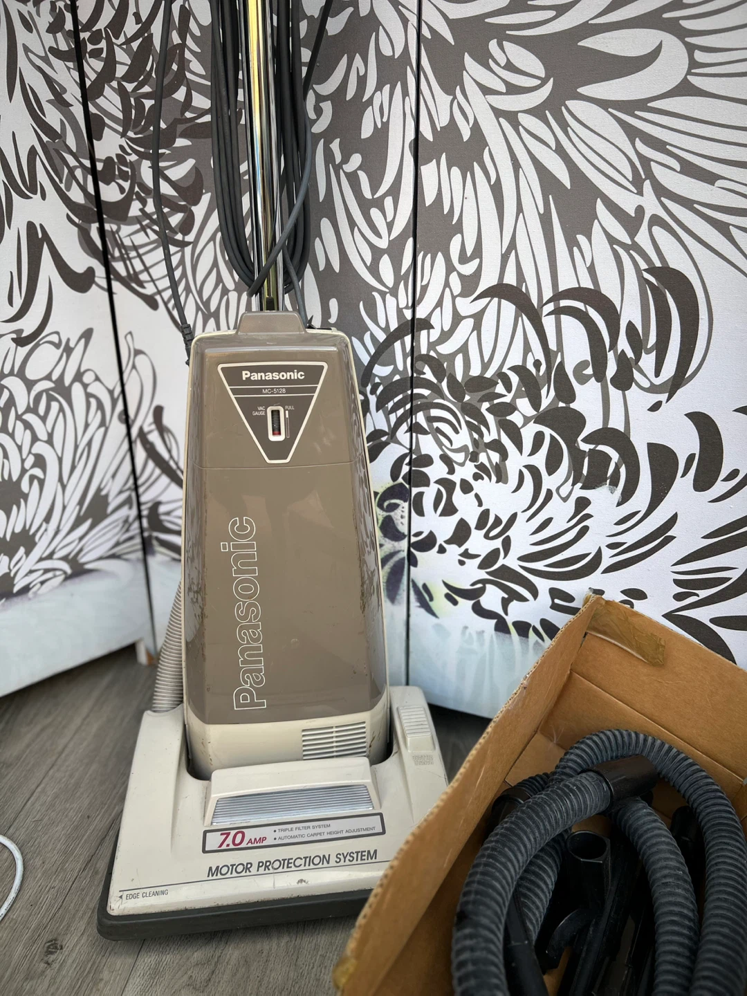 Panasonic Upright Vacuum MC-5128 - photo 5