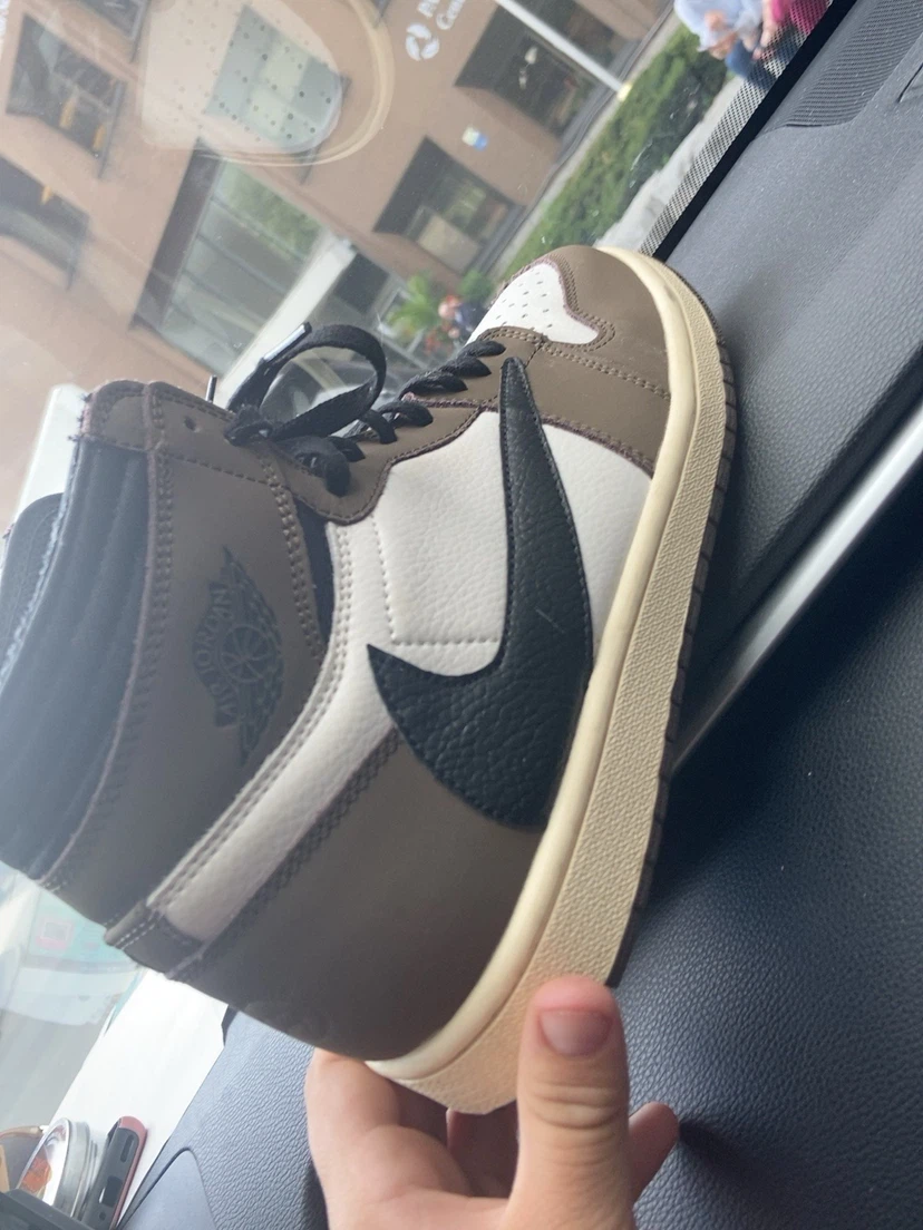 Travis Scott x Air Jordan 1 Retro High OG Mocha - photo 3