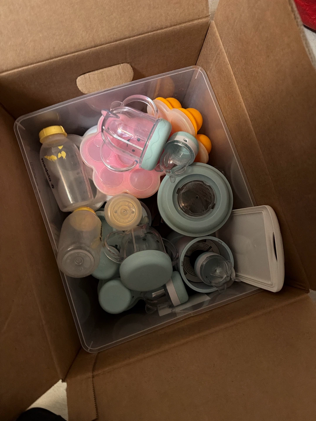 Medela baby feeding and storage set