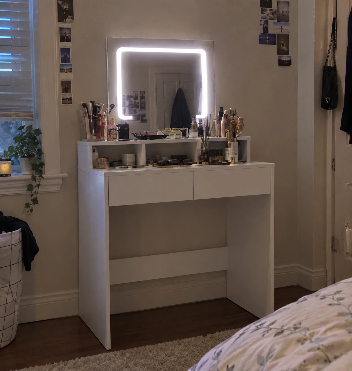 Makeup Vanity Desk with Mirror and LED Lights