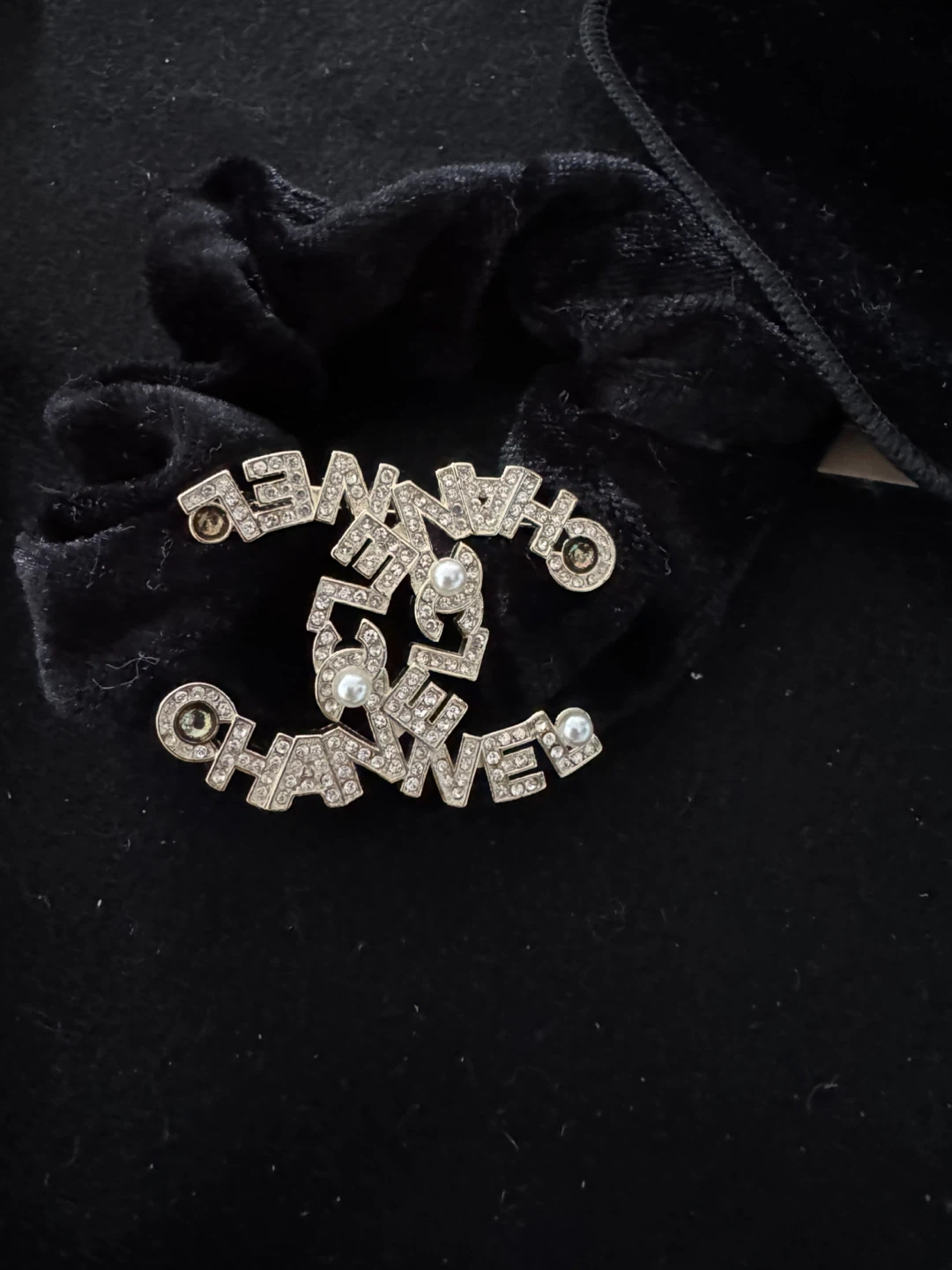 Chanel CC Logo Rhinestone Brooch - photo 2
