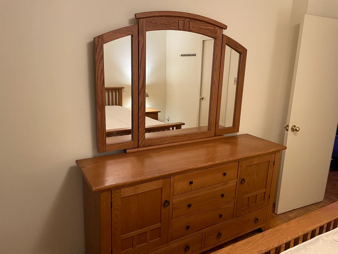 Queen Size 4-piece Oak Bedroom Set (Moving Sale) - photo 5