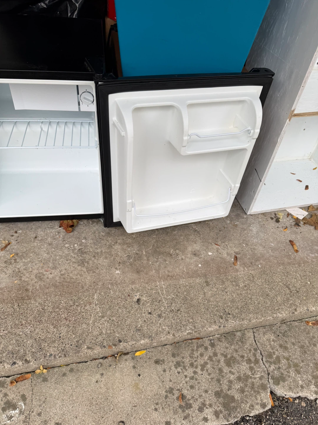 Galanz Black Mini Fridge - photo 3