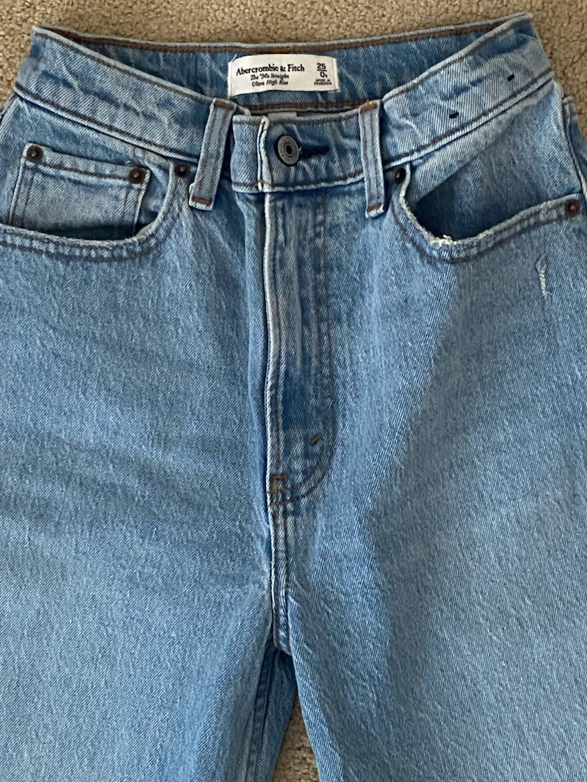 Abercrombie & Fitch 90s Straight Ultra High Rise Jeans - photo 3