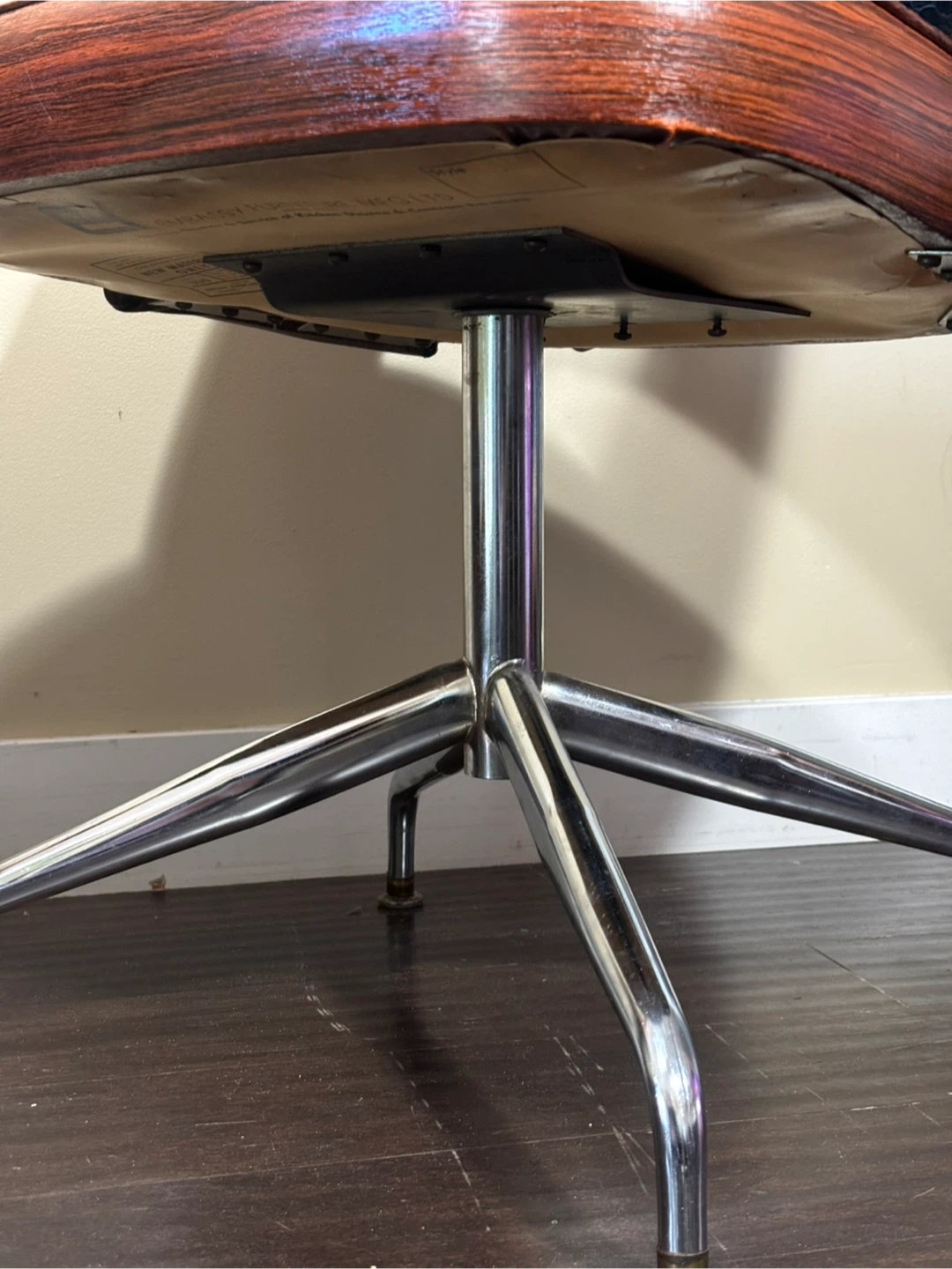 Vintage Embassy Furniture Swivel Chair chrome crocodile - photo 4